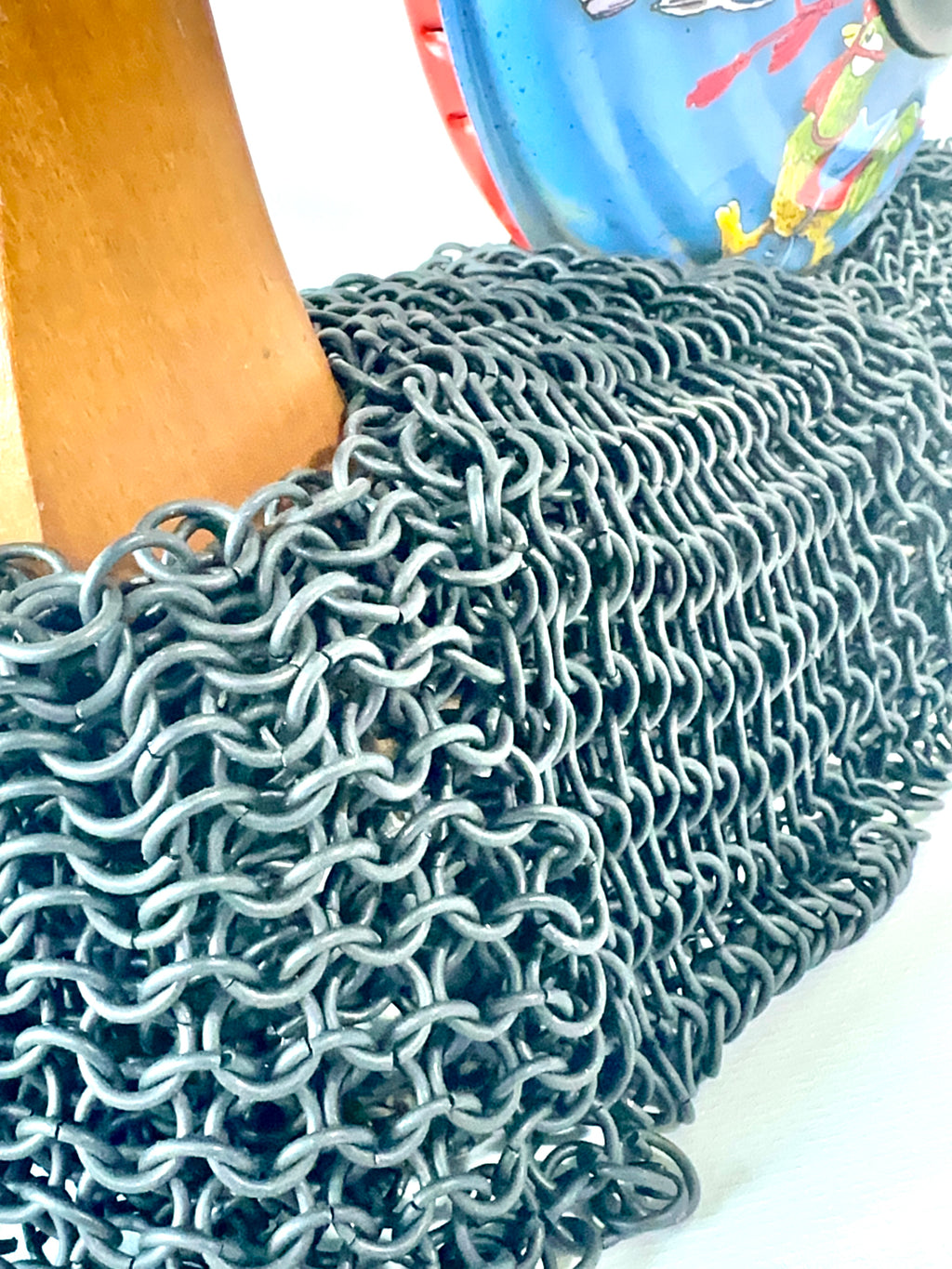 Samantha, Detail Kettenhemd